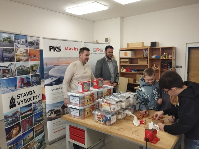 Předání stavebnice Teifoc 1